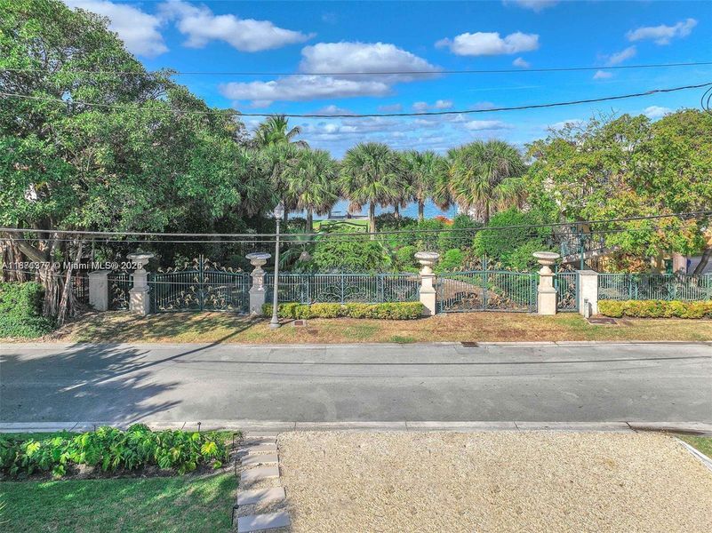 Front exterior of a new home in , Miami Beach, FL, highlighting curb appeal (Image 18).