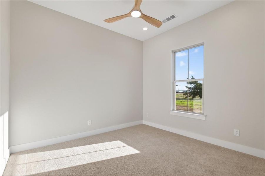 Spacious, unfurnished interior of a new home in , Celeste (Image 36).