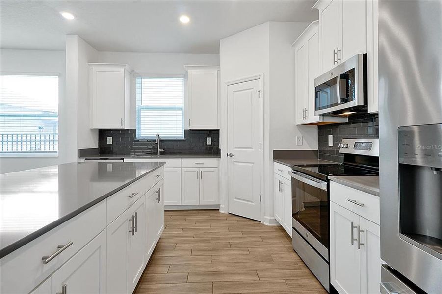Furnished interior view inside a new home in , Orlando (Image 7).