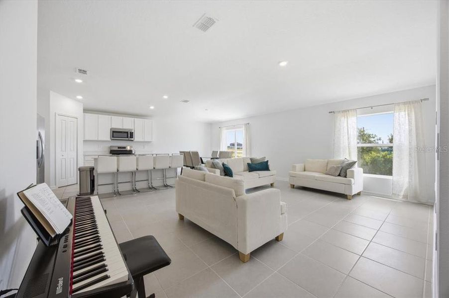 Furnished interior view inside a new home in Hunt Club Groves, Lake Wales (Image 13).