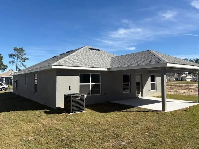 Exterior details and patio area of a home in Juliette Falls, Dunnellon (Image 4).