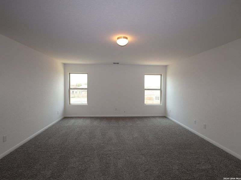 Spacious, unfurnished interior of a new home in Agave, San Antonio (Image 13).