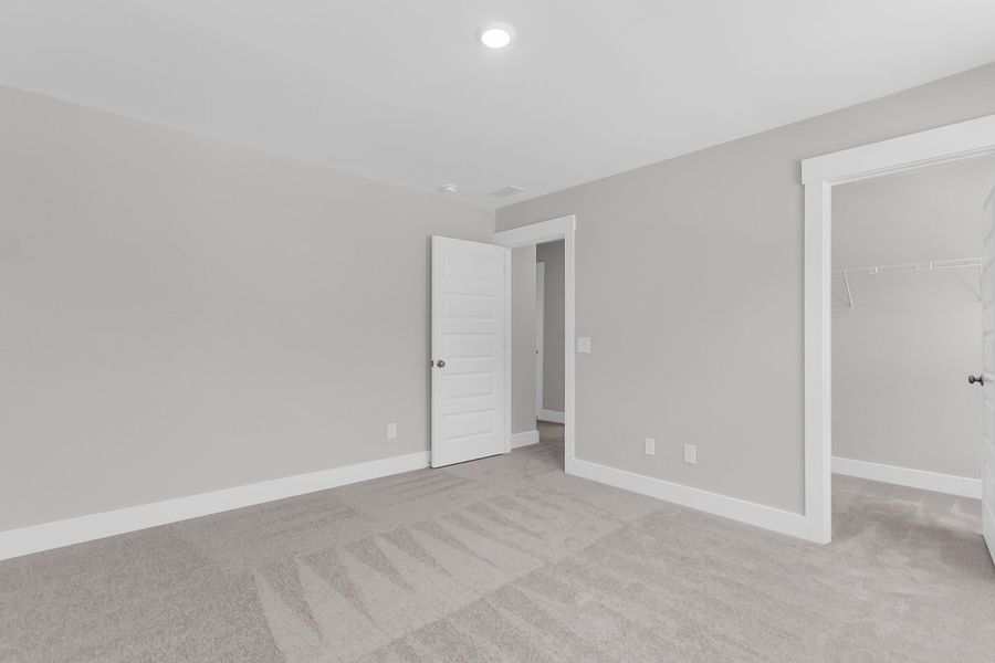 Spacious, unfurnished interior of a new home in , Summerville (Image 37).