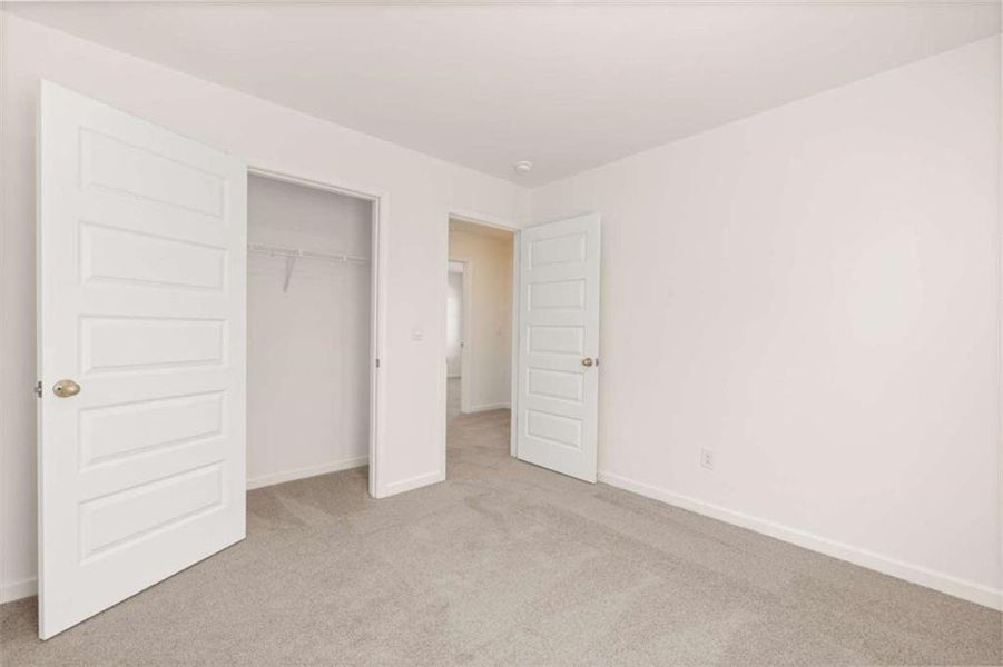 Spacious, unfurnished interior of a new home in Shoal Creek, Hampton (Image 11).
