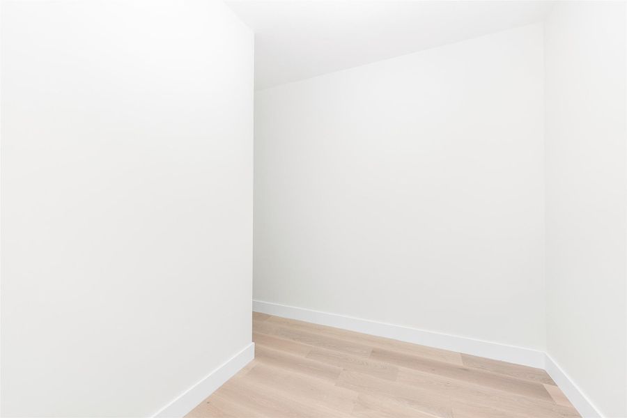 Spacious, unfurnished interior of a new home in , Fort Lauderdale (Image 20).