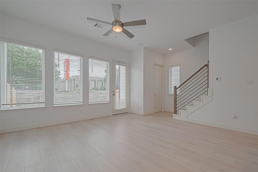 Spacious, unfurnished interior of a new home in Regents Court, Houston (Image 30).