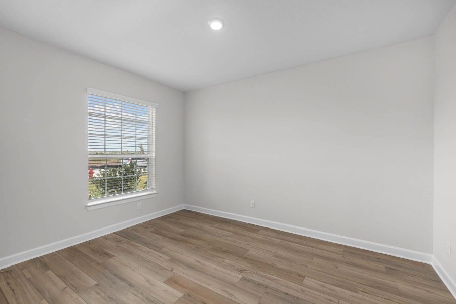 Spacious, unfurnished interior of a new home in Lago Mar, Texas City (Image 10).