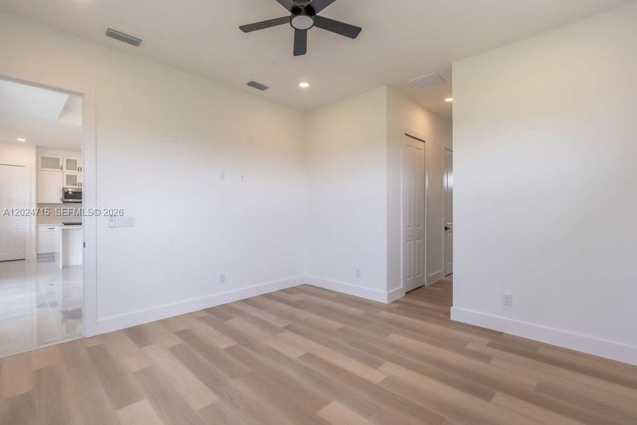 Spacious, unfurnished interior of a new home in , Lehigh Acres (Image 24).