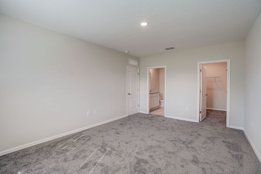 Representative unfurnished interior of a home built from the Oak by Maronda Homes in Coastal Communities, Edgewater (Image 31).