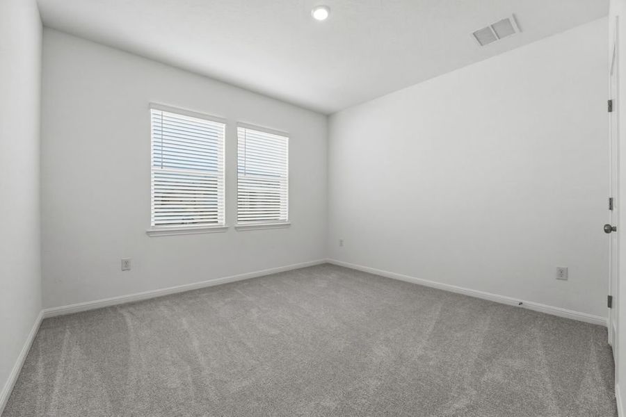 Spacious, unfurnished interior of a new home in Longview, Del Valle (Image 20).