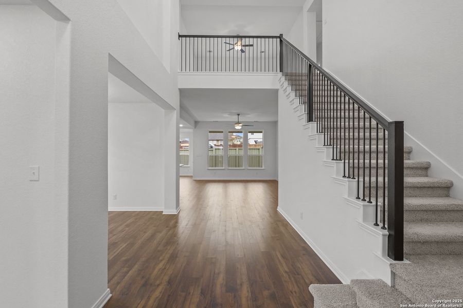 Spacious, unfurnished interior of a new home in Foxbrook, Cibolo (Image 18).
