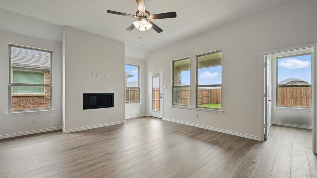 Spacious, unfurnished interior of a new home in Lakewood Trails, Forney (Image 29).