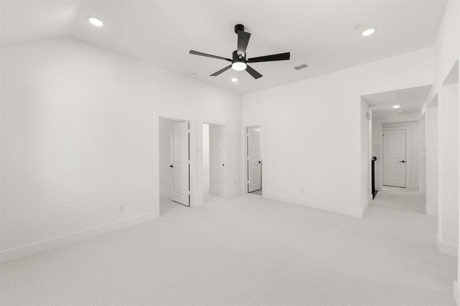 Spacious, unfurnished interior of a new home in Valencia on The Lake, Little Elm (Image 37).