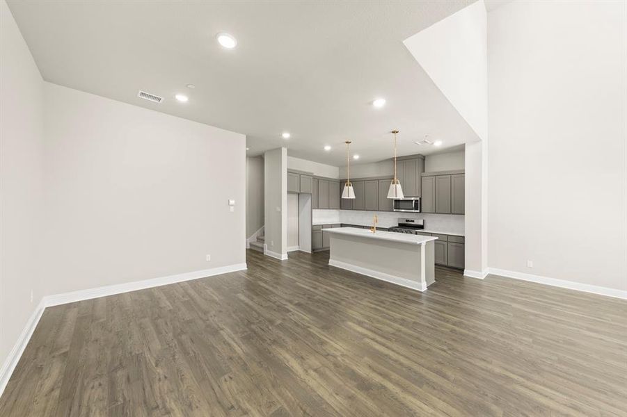 05. 3904 Keya - Dining