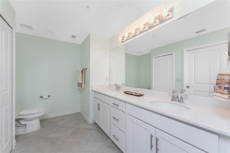 Furnished interior view inside a new home in Heritage Landing: Veranda Condominiums, Punta Gorda (Image 13).