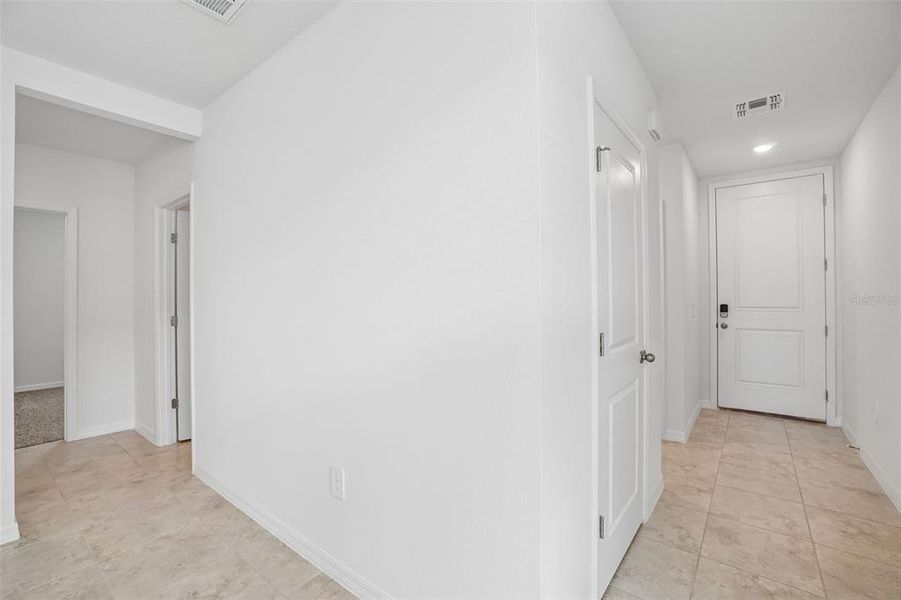 Spacious, unfurnished interior of a new home in Hamilton Bluff - Classic Series, Lake Hamilton (Image 17).