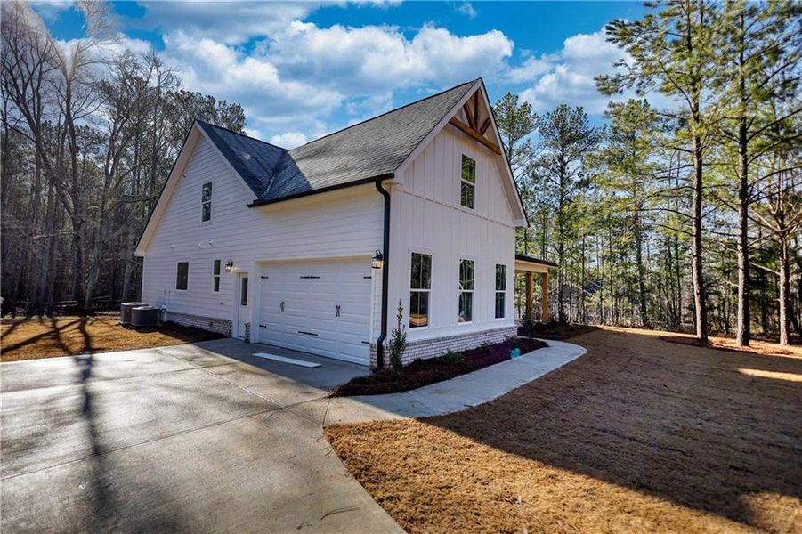 Exterior details and patio area of a home in , Mansfield (Image 35).