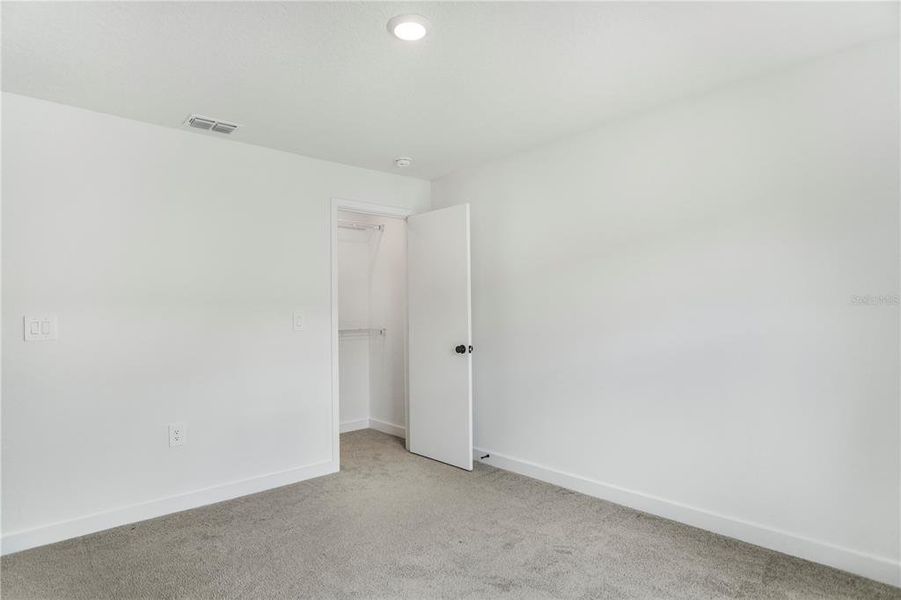 Spacious, unfurnished interior of a new home in , Kissimmee (Image 12).