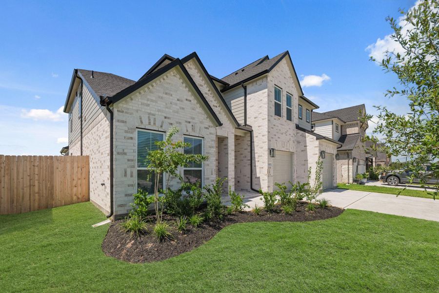 Front exterior of a new home in Briarwood Crossing, Rosenberg, TX, highlighting curb appeal (Image 1).