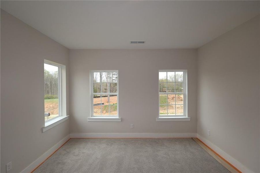 Spacious, unfurnished interior of a new home in Meadow Brook Farms, Cumming (Image 9).