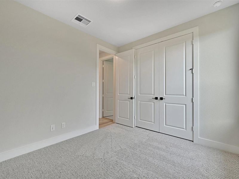 Spacious, unfurnished interior of a new home in Lago Mar, Texas City (Image 37).