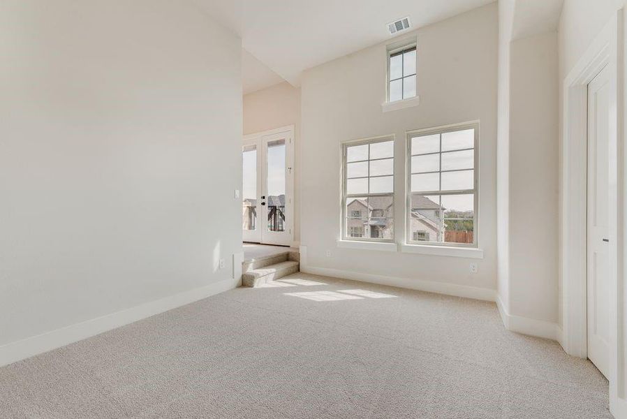 Spacious, unfurnished interior of a new home in Somerset Park, Rockwall (Image 36).