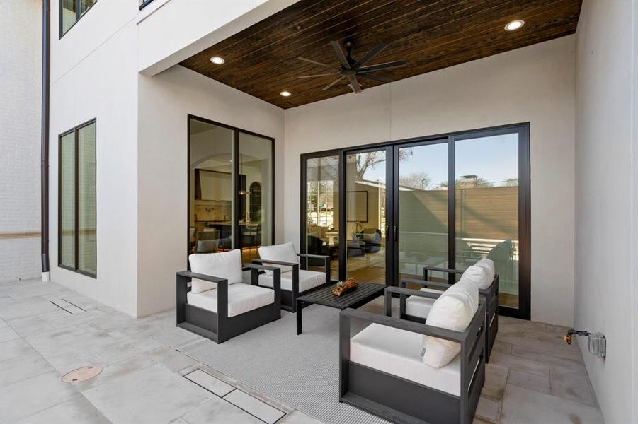 Exterior details and patio area of a home in , Dallas (Image 4).