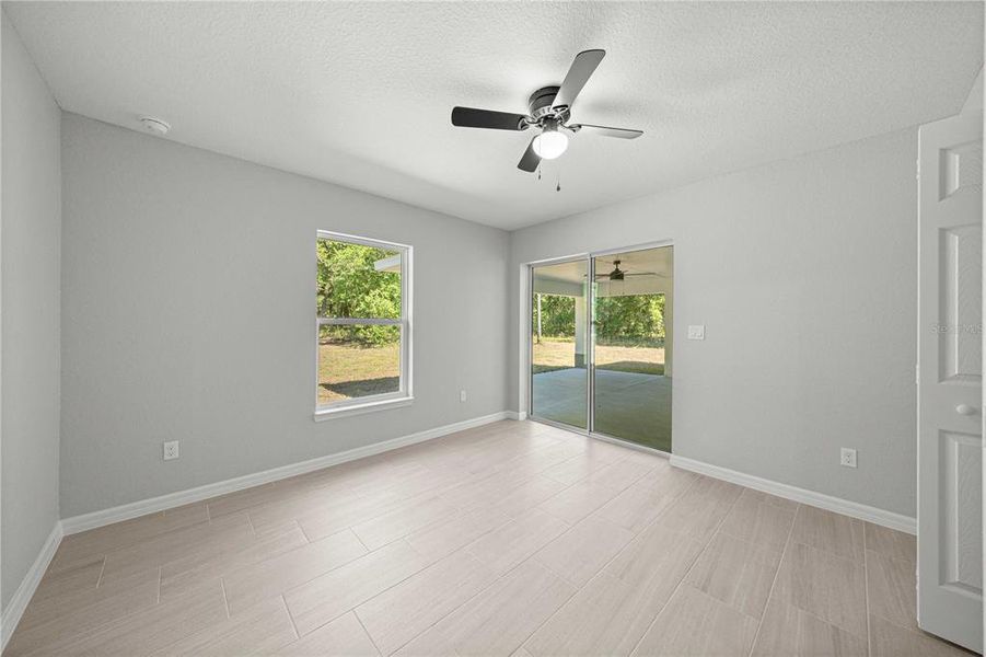 Spacious, unfurnished interior of a new home in , Dunnellon (Image 24).
