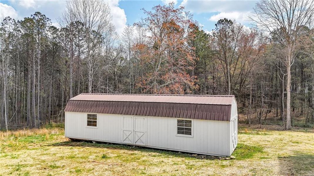 Exterior details and patio area of a home in , Rockmart (Image 32).