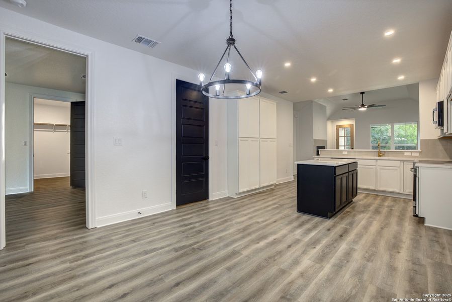 Spacious, unfurnished interior of a new home in , Wimberley (Image 20).