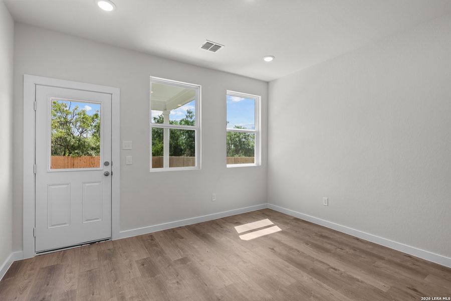 Spacious, unfurnished interior of a new home in Hacienda, San Antonio (Image 21).