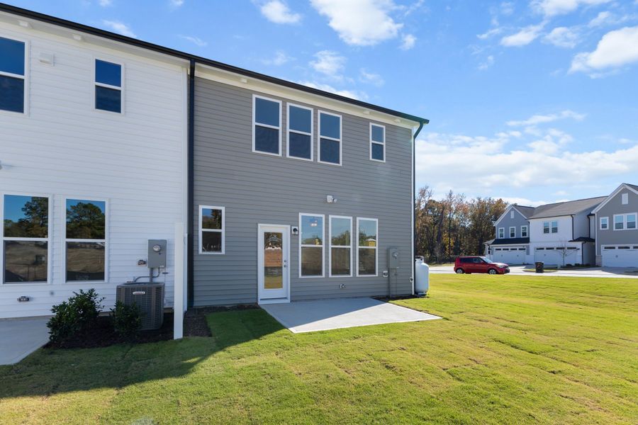 Representative exterior details of a home built from the The Hemlock by RobuckHomes in Kennebec Crossing, Angier (Image 63).