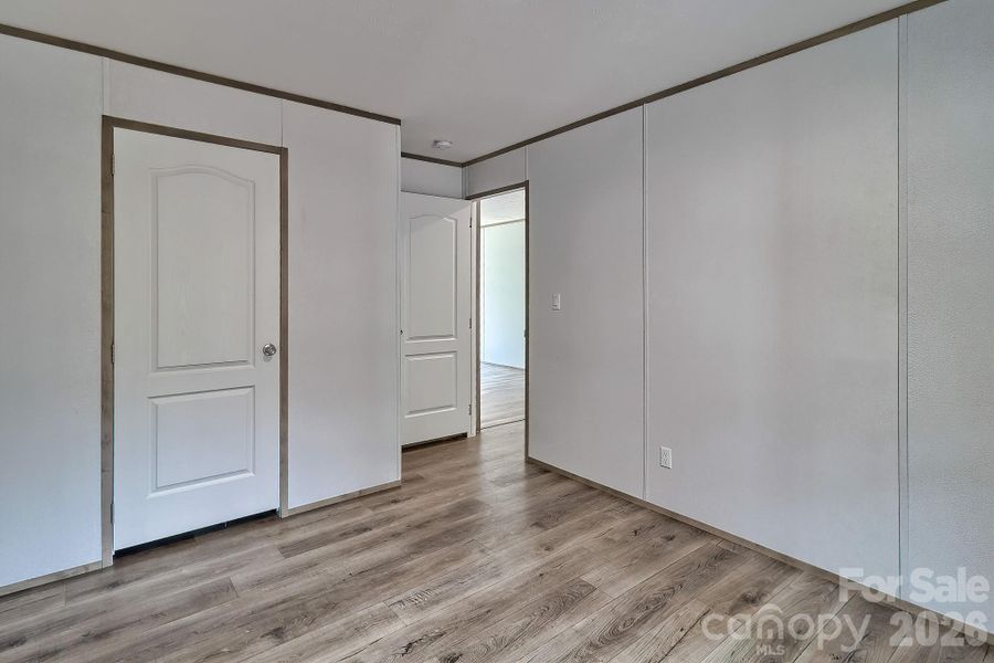 Spacious, unfurnished interior of a new home in , Kershaw (Image 38).