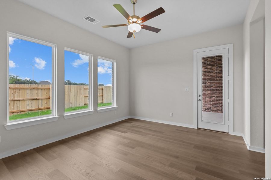 Spacious, unfurnished interior of a new home in Buffalo Crossing, Cibolo (Image 22).