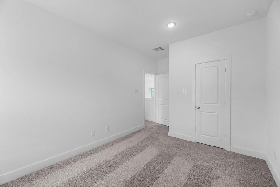 Spacious, unfurnished interior of a new home in Venetian Pines, Conroe (Image 18).