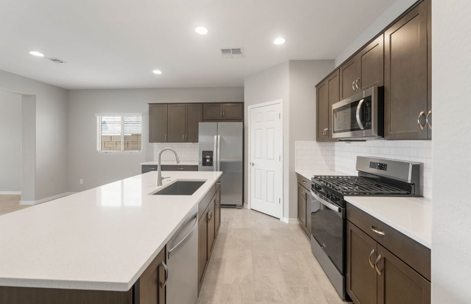 Furnished interior view inside a new home in El Cidro, Goodyear (Image 10).
