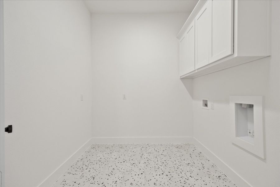 Representative unfurnished interior of a home built from the Davenport by Windsor Homes in Winding Creek, Rockwall (Image 27).
