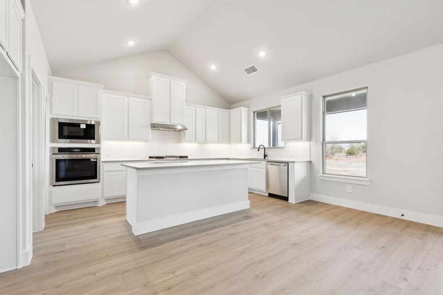 Furnished interior view inside a new home in Ellis Ranch Estates, Waxahachie (Image 10).