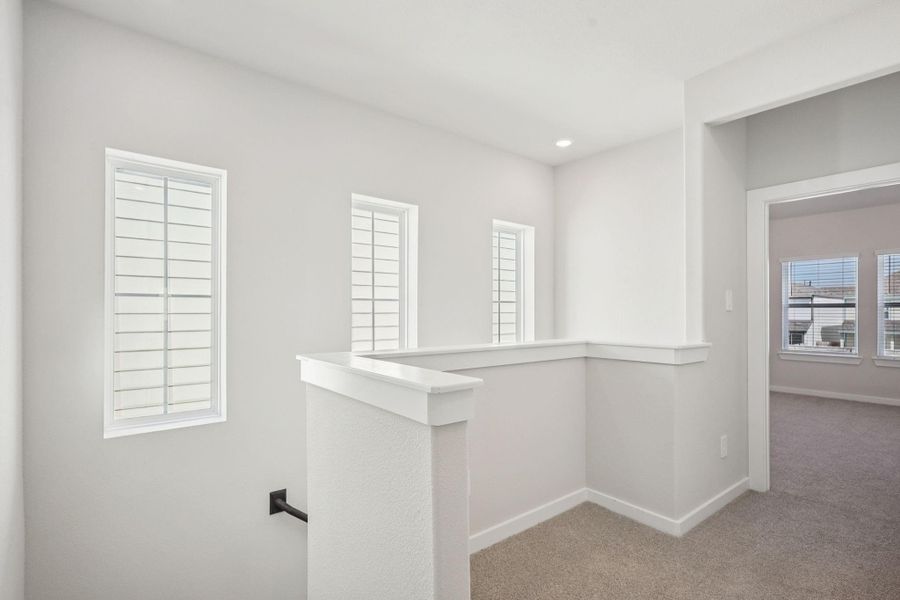 Spacious, unfurnished interior of a new home in , Kemah (Image 25).