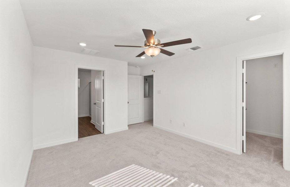 Spacious, unfurnished interior of a new home in Sunfield, Buda (Image 18).