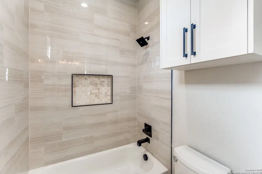 Image 25 of a home in .