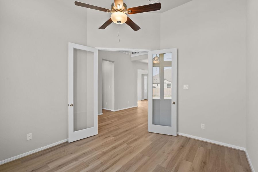 Spacious, unfurnished interior of a new home in , Conroe (Image 29).
