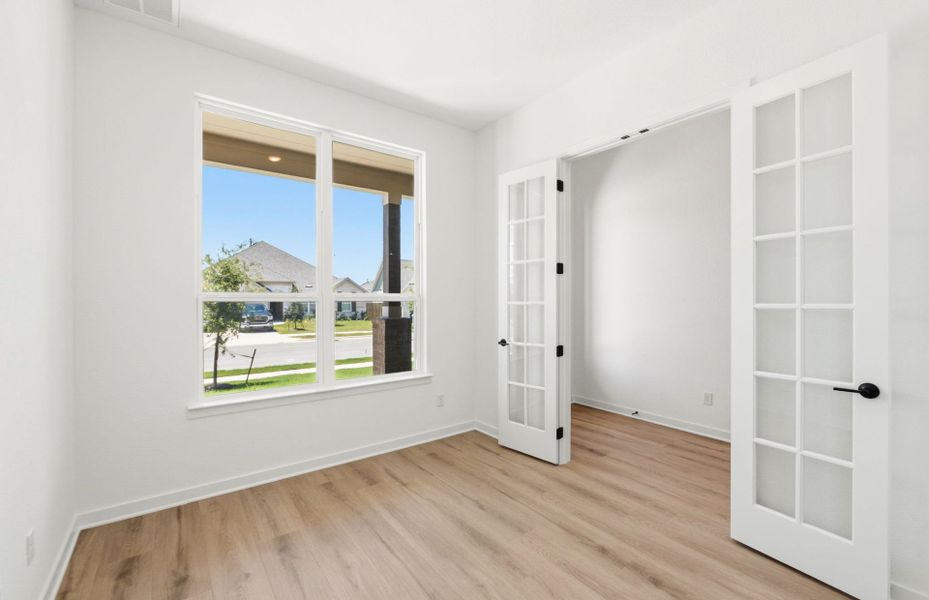 Spacious, unfurnished interior of a new home in 6 Creeks, Kyle (Image 36).