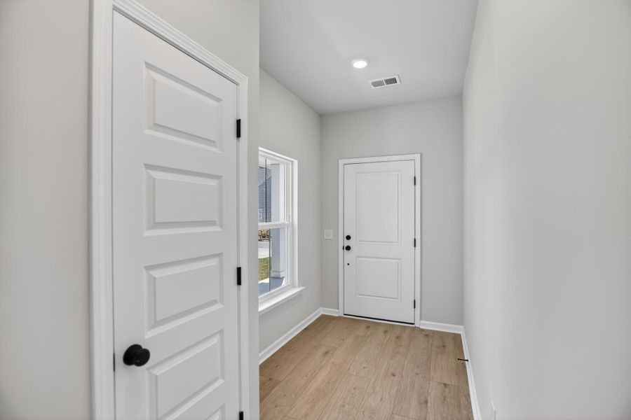 Spacious, unfurnished interior of a new home in Sweetgrass at Summers Corner, Summerville (Image 11). Spacious, unfurnished interior of a new home in Sweetgrass at Summers Corner, Summerville (Image 11).