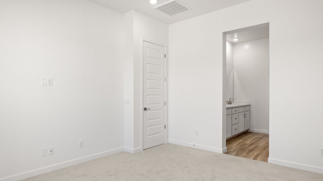 Spacious, unfurnished interior of a new home in The Ridge at Stone Butte, Phoenix (Image 31).