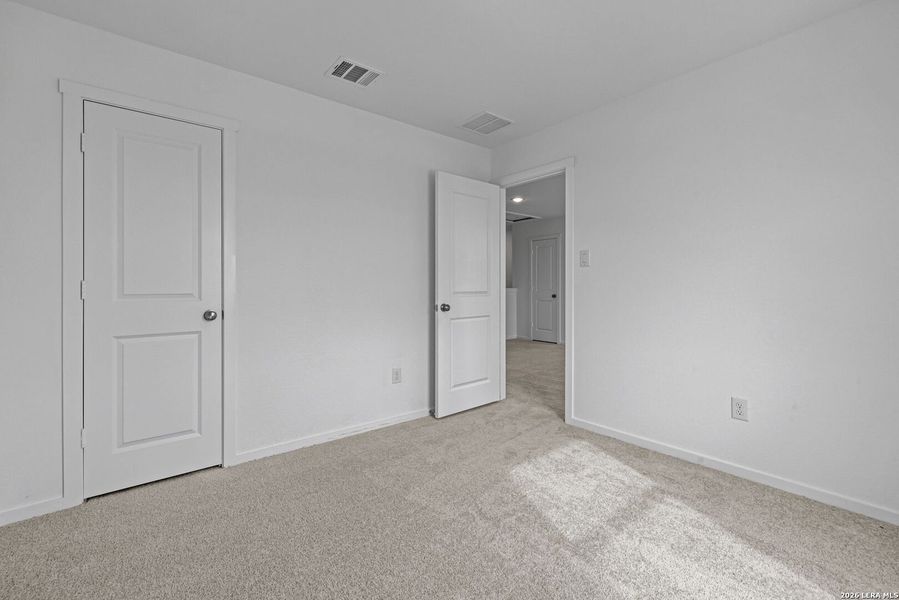 Spacious, unfurnished interior of a new home in Voss Farms, New Braunfels (Image 10).