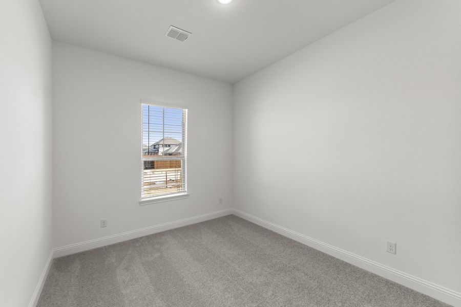 Representative unfurnished interior of a home built from the Westwood by Sandlin Homes in Lakesong, Midlothian (Image 30).