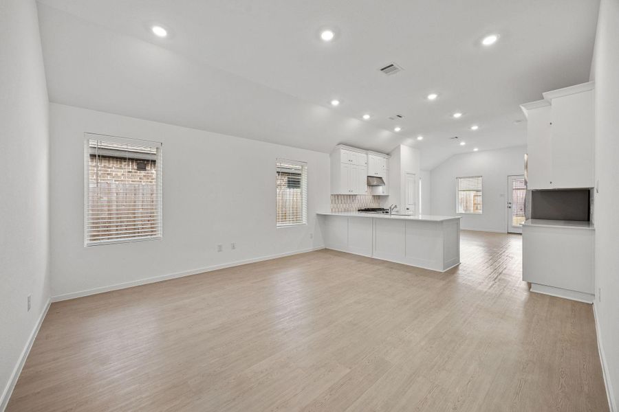 Spacious, unfurnished interior of a new home in Sunterra, Katy (Image 15). Spacious, unfurnished interior of a new home in Sunterra, Katy (Image 15).