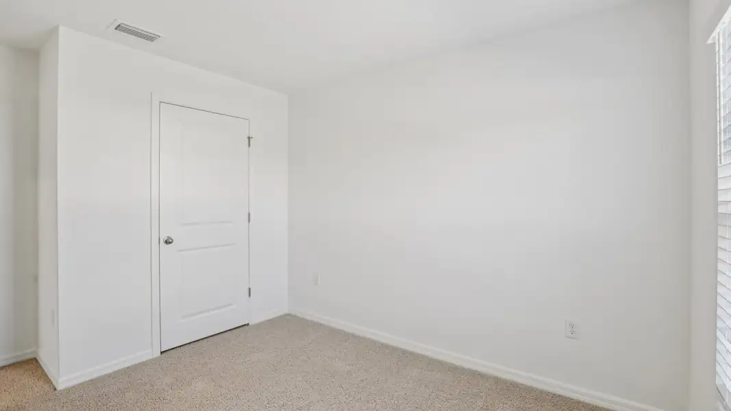 Spacious, unfurnished interior of a new home in Waterford, Brooksville (Image 22).