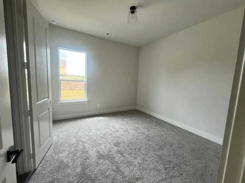 Spacious, unfurnished interior of a new home in Eagle Ridge Estates, Weatherford (Image 11).